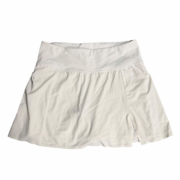 TNA Pants - Aritzia TNAction White Tennis Skort Size Medium
